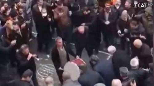 Σκηνές παραφροσύνης στην Τουρκία: Στους δρόμους με νταούλια, φιλούσαν εικόνες του Ερντογάν