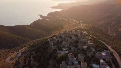 Βάθεια: Η πανέμορφη καστροπολιτεία στην Πελοπόννησο που σε ταξιδεύει στον χρόνο [βίντεο]