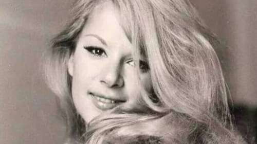 Η ευαίσθητη, κρυφή πλευρά της Αλίκης: Οι επισκέψεις σε ορφανοτροφεία και ιδρύματα με μαντήλι και γυαλιά [εικόνα]