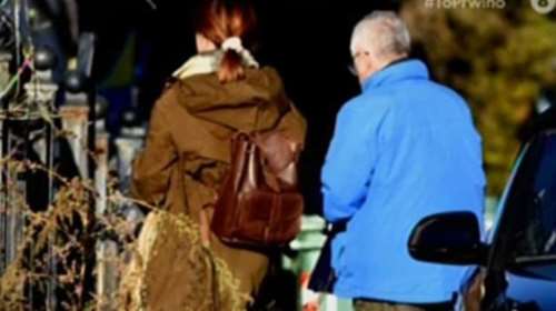 Απτόητος ο Στάθης Παναγιωτόπουλος: Νέες "χαλαρές" βόλτες στη Θεσσαλονίκη με το κάμπριο και τη σύζυγό του [εικόνες]