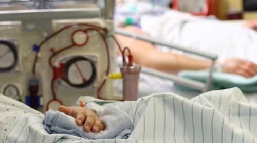 Μελέτη σοκ από Τσιόδρα-Λύτρα για τη θνητότητα στις ΜΕΘ: Τεράστια υγειονομική ανισότητα μεταξύ Αττικής και υπόλοιπης Ελλάδας