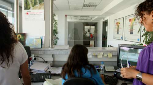 &quot;Βροχή&quot; παροχών: Πάνω από 1,4 δισ. ευρώ μοιράζονται άμεσα σε 500.000 εργαζόμενους και επιχειρήσεις