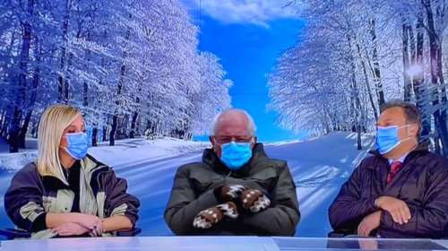 Ο Μπέρνι Σάντερς... στο στούντιο του ΣΚΑΪ - Πάει για viral  [εικόνα]