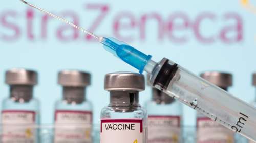 AstraZeneca: Ξεκινούν οι εμβολιασμοί για τους 30άρηδες - &quot;Κόκκινο&quot; για τις εγκύους - Γιατί διχάζονται οι λοιμωξιολόγοι