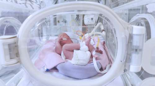 Πάτρα: Διασωληνώθηκε βρέφος δύο μηνών με κορονοϊό