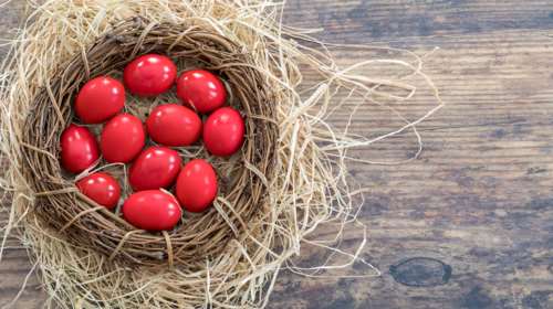 Γιατί βάφουμε τα αυγά κόκκινα σήμερα, Μεγάλη Πέμπτη - Τι συμβολίζει