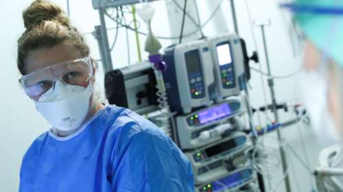 Κορονοϊός - Ελληνας γιατρός στη Γερμανία: Δεν μπορούμε να περιθάλψουμε ασθενείς με άλλες παθήσεις στις ΜΕΘ