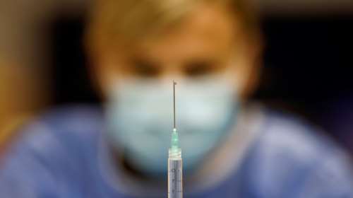 Ερευνα: Ποιοι είναι εκείνοι που αρνούνται να εμβολιαστούν - Οι διστακτικοί και οι απρόθυμοι