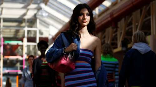 Capsule wardrobe: Τα 7 κομμάτια που χρειάζεστε για να φτιάξετε τη γκαρνταρόμπα της σεζόν