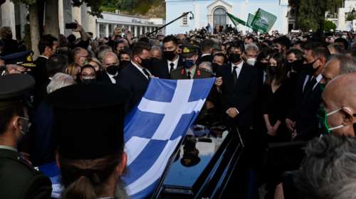 Η Ελλάδα αποχαιρέτησε τη Φώφη Γεννηματά: Χιλιάδες κόσμου τη συνόδευσαν για να ταφεί δίπλα στον πατέρα της, Γιώργο