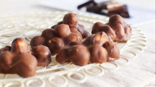 Συνταγή για σοκολατάκια μόνο με τρία υλικά - Ετοιμα σε ελάχιστα λεπτά!