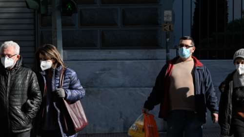 Ερχονται νέα μέτρα για την ακρίβεια: Στο τραπέζι άμεσες εισοδηματικές ενισχύσεις αντί για μειώσεις έμμεσων φόρων