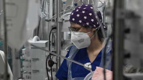 Kορονοϊός: Δυσοίωνη πρόβλεψη για 9.000 κρούσματα την Τρίτη - 54 οι λοιμώξεις με "Όμικρον" στην Ελλάδα