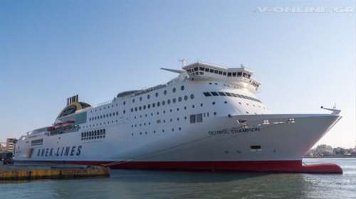 Μηχανική βλάβη στο πλοίο "Olympic Champion" που μετέφερε 362 επιβάτες