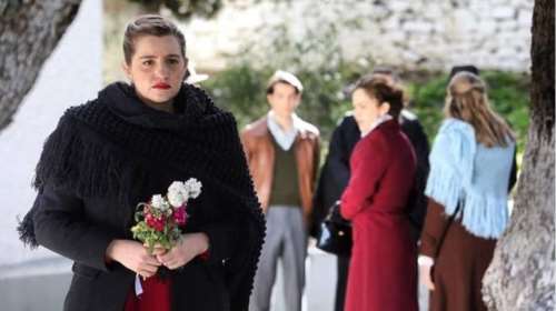 Άγριες Μέλισσες: Ο Κυπραίος προσεγγίζει ξανά την Ελένη, ενώ εκείνη προσπαθεί να αποτρέψει τις αδελφές της από το παράτολμο σχέδιο