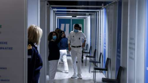 Σε λειτουργία από σήμερα δύο νέα mega εμβολιαστικά κέντρα στην Αττική - Περισσότεροι εμβολιασμοί τον Απρίλιο