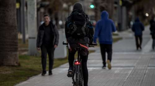 Κορονοϊός: Γιατί στην Ελλάδα δεν χαλαρώνουν τα μέτρα όπως σε άλλες χώρες - Οι επιστήμονες απαντούν