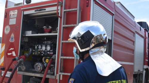 Συναγερμός στην Πυροσβεστική: Αυτοκίνητο στη Μεσογείων πήρε φωτιά εν κινήσει