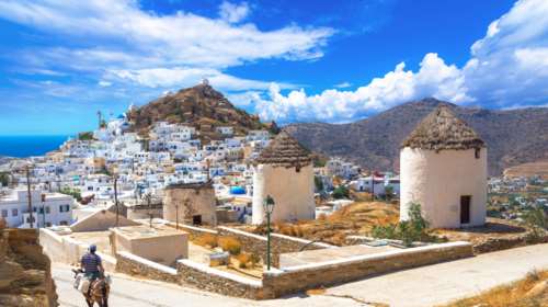 Ιος: Σε καραντίνα σε ξενοδοχεία του νησιού περίπου 10 νέοι μετά τα ξέφρενα κορονοπάρτι