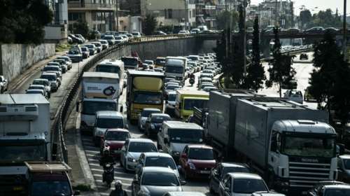 Χάος στον Κηφισό - Ουρές χιλιομέτρων και στα δύο ρεύματα εξαιτίας καραμπόλας