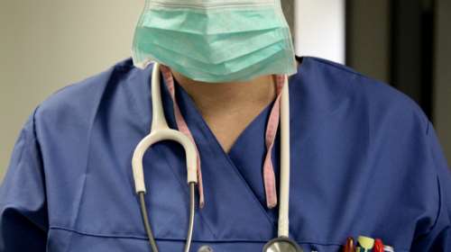 Παρέμβαση Πλεύρη: Απολύθηκε ο παιδίατρος στην Πάτρα που κατηγορείται για σεξουαλική κακοποίηση ανηλίκου