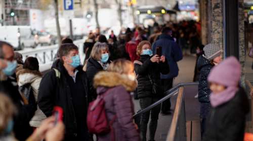 H μετάλλαξη Ομικρον σκεπάζει τον πλανήτη: Ρεκόρ κρουσμάτων, νέα μέτρα και τοπικά lockdown