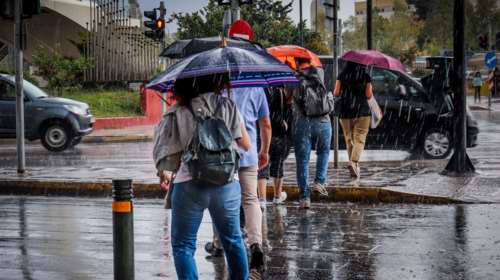 Συνεχίζεται η κακοκαιρία και τη Δευτέρα - Πού θα &quot;χτυπήσουν&quot; καταιγίδες και χαλαζοπτώσεις
