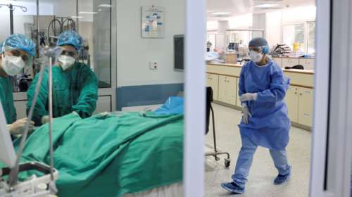 Κορονοϊός: Σοκ με νέο &quot;μαύρο&quot; ρεκόρ - 5.449 κρούσματα, 52 θάνατοι και 430 διασωληνωμένοι