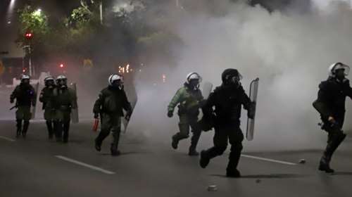 Επέτειος Πολυτεχνείου: Τα επεισόδια και οι μολότοφ &quot;μετακόμισαν&quot; σε Θεσσαλονίκη και Πάτρα - Λίγα παρατράγουδα στην Αθήνα