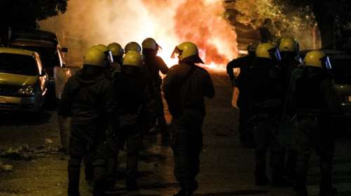 Νέα Σμύρνη - Αστυνομική βία: Η αλήθεια για τον ξυλοδαρμό και την σεξουαλική κακοποίηση 18χρονης