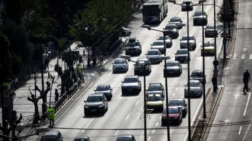 Αλλαγές σε τέλη κυκλοφορίας και πινακίδες: Πώς θα γίνεται φέτος η κατάθεση στην εφορία