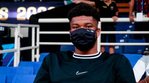 Ο Γιάννης Αντετοκούνμπο εξηγεί γιατί έκανε το εμβόλιο κατά του κορονοϊού