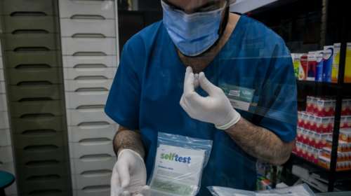 Self test: Ξανά διαθέσιμα σήμερα από τα φαρμακεία δωρεάν - Ποιοι τα δικαιούνται