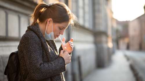 Κάπνισμα και κορονοϊός: Πώς συμβάλει στη μετάδοση του ιού - Γιατί αυξήθηκαν οι καπνιστές στην πανδημία
