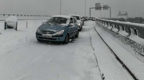Χάος στην Αττική Οδό: Εγκλωβισμένοι για ώρες εκατοντάδες οδηγοί - Εφιάλτης οι δρόμοι της Αθήνας