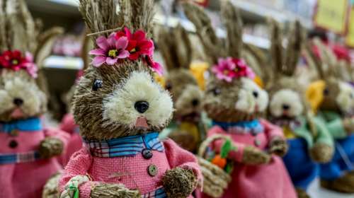 Ακριβότερο κατά 35% το πασχαλινό τραπέζι - Πόσο θα κοστίσουν τα... δώρα του νονού