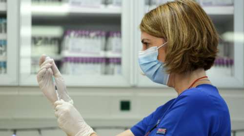 Κορονοϊός - Εμβόλιο Pfizer: Τι πρέπει να γνωρίζουμε για τις αλλεργικές αντιδράσεις