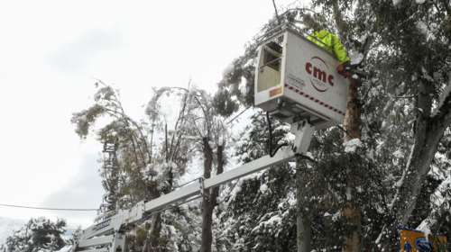 Ποιες περιοχές παραμένουν χωρίς ρεύμα - Ζημιές σε 45 γραμμές - Μάχη να αποκατασταθούν μέχρι το βράδυ