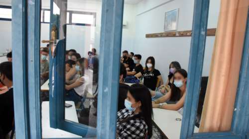 Καθηγητής Λυκείου στη Δράμα: Τρεις μαθητές έχασαν τη χρονιά γιατί οι γονείς δεν ήθελαν τα self test