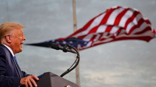 Νέος τραγέλαφος: Ο Τραμπ εξετάζει το ενδεχόμενο να δώσει χάρη στον... εαυτό του