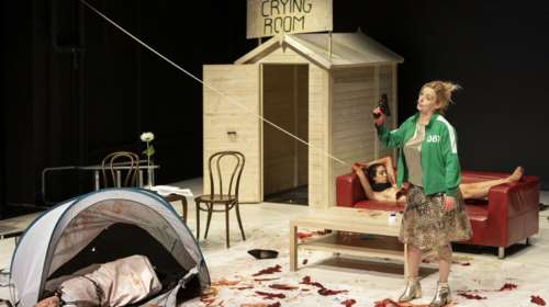 Cry: Πρώτες φωτογραφίες από την παράσταση της Λένας Κιτσοπούλου στο Θέατρο Τέχνης