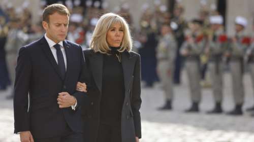 Πόλεμος λάσπης στη Γαλλία: Ο Μακρόν, το μυστηριώδες τηλεφώνημα προς την Μπριζίτ και οι φήμες περί ομοφυλοφιλίας