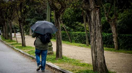 Ο καιρός δείχνει... τα "δόντια" του: Κατακόρυφη πτώση θερμοκρασίας, πού θα πέσουν ακόμα και χιόνια