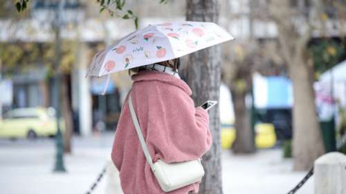 Καιρός: Με νεφώσεις και βροχές ξεκινάει η εβδομάδα - Σε ποιες περιοχές θα χρειαστεί ομπρέλα