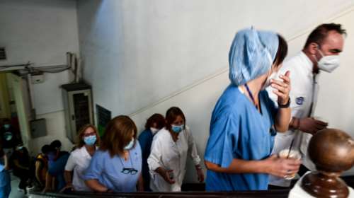 Καταγγελία βόμβα για το Θριάσιο: Τρεις ασθενείς σε κοντέινερ στο προαύλιο και έξι διασωληνωμένοι εκτός ΜΕΘ