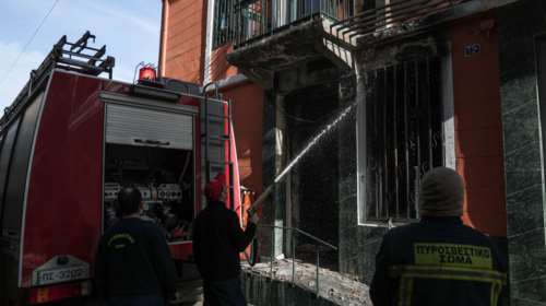 Πυρκαγιά σε μονοκατοικία στο κέντρο της Αθήνας - Δύο παιδιά στο νοσοκομείο