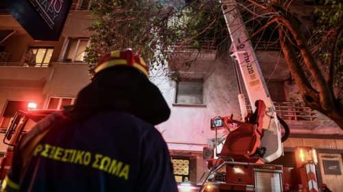 Φωτιά σε διαμέρισμα στη Θεσσαλονίκη - Εκαιγε χαρτιά για να ζεσταθεί