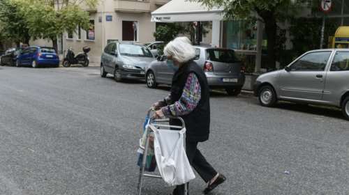 Θεσσαλονίκη - Καταγγελία: Κόβουν τη σύνταξη από 76χρονη νεφροπαθή για... 2 ευρώ