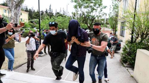 Νέα μαρτυρία για τον επιδειξία της Νέας Σμύρνης: &quot;Ηταν ατάραχος και παγωμένος - Εγινε δύο φορές&quot;