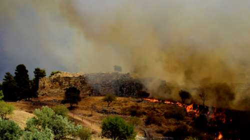 Μυκήνες: Σε γυμνό καλώδιο από ρευματοκλοπή οφείλεται η φωτιά στον αρχαιολογικό χώρο